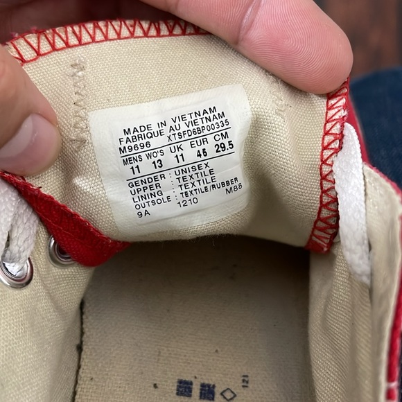 ๐ Step into Bold Style with Red Converse Shoes! โค๏ธ - Picture 2 of 4